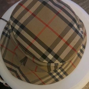 Burberry bucket hat